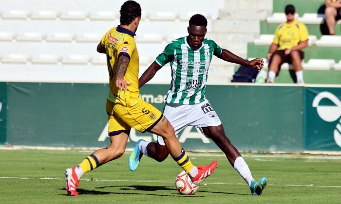 El Antequera CF empata a uno con el Alcorcón entre polémicas arbitrales
