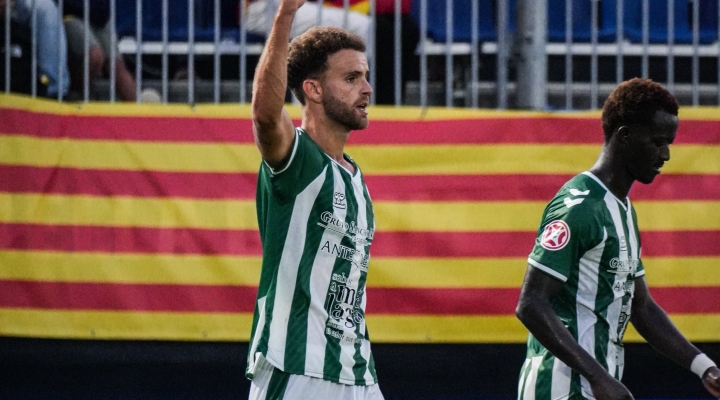 Un cabezazo de Quintana da un punto al Antequera CF en Barcelona
