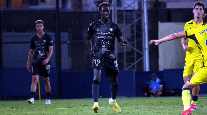 Punto valioso del Antequera CF tras ir 0-2 abajo contra el líder Villarreal B