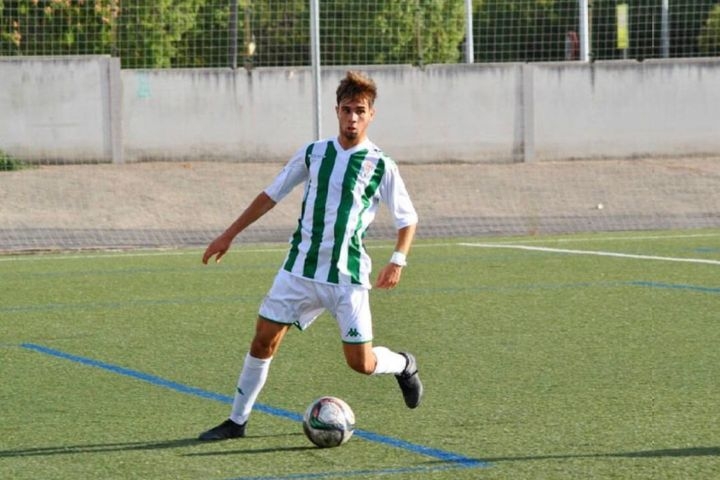 El lateral montillano Manolo Luque cuelga las botas por sus problemas de rodilla
