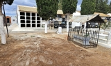 Exhumados los restos de cuatro personas de una fosa común en el cementerio de Alameda
