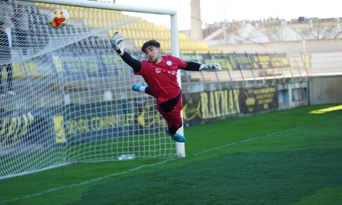 Froil&aacute;n Leal durante el calentamiento previo a un partido del Ciudad de Lucena