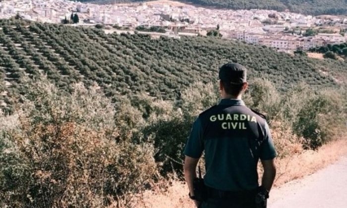 La Guardia Civil detiene en Rute a un hombre acusado de dos robos con violencia