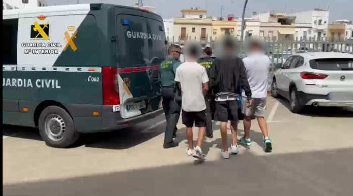 Tres detenidos por ocho robos de m&oacute;viles en C&oacute;rdoba y Sevilla, incluido uno en Puente Genil