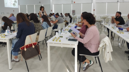 Dcoop re&uacute;ne en Antequera a trabajadores de almazaras para mejorar el aceite