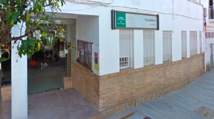 Filtraciones, humedades y fallos el&eacute;ctricos obligan a intervenir en el consultorio de Santaella