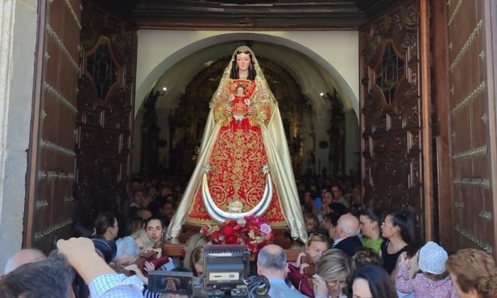 La Virgen de los Remedios se rencuentra con Estepa en un mágico Lunes de Octava