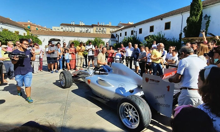 Un agricultor de Montilla construye un Fórmula 1 capaz de alcanzar 250 km/h