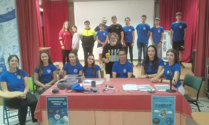 Alumnos del IES Miguel de Cervantes de Lucena participan con éxito en el concurso CanSat