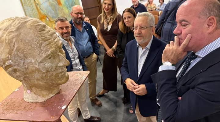 La Academia de Antequera presenta un libro y un busto en memoria de Antonio Parejo