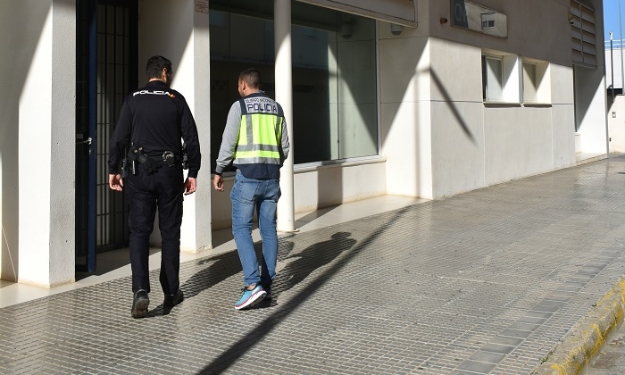 Dos detenidos en Écija por extorsionar para cobrar deudas con la amenaza de enviar a sicarios