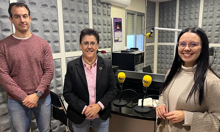 La alcaldesa de Fuente-T&oacute;jar, en los estudios de SER Lucena.