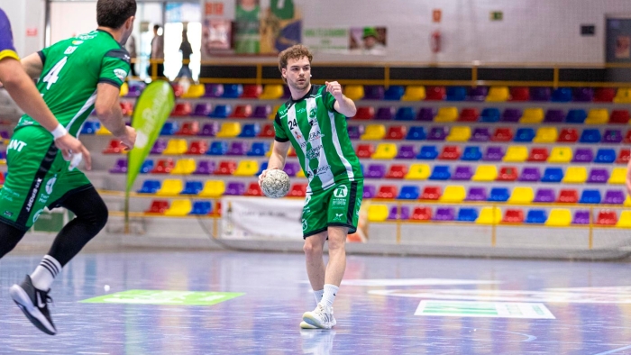 Loren Ruiz se marcha del D&oacute;lmenes Antequera y deja el balonmano