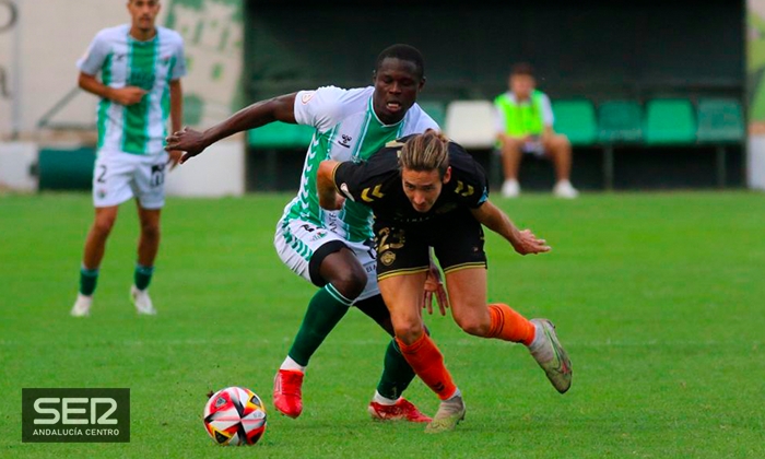 El Antequera CF sigue sumando ante el Intercity en su feudo