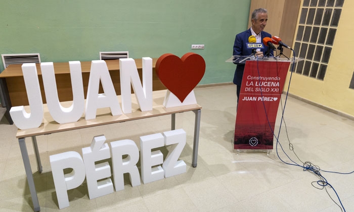 Juan Pérez, en la sede local del PSOE.