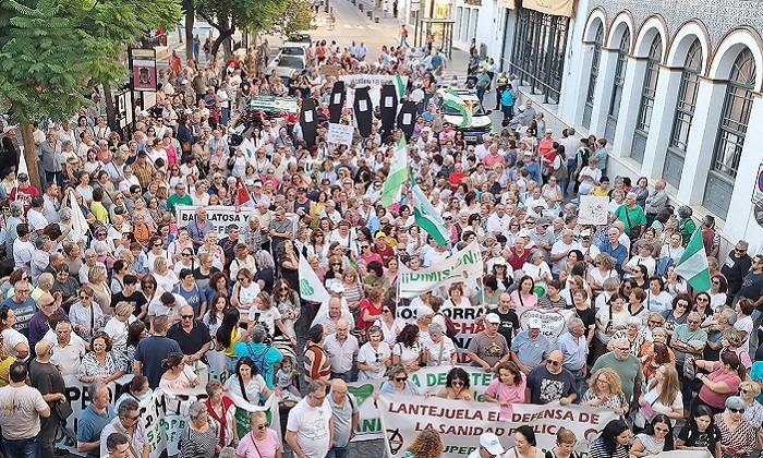 La Sierra Sur se moviliza en una numerosa manifestaci&oacute;n en Osuna contra la &ldquo;gesti&oacute;n negligente&rdquo; de los cribados