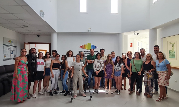 Alumnos de los institutos de la comarca de Antequera y FAMCA presentan el disco “Diez razones para dejarte”