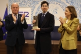 &Aacute;ngel Sarmiento recibe emocionado el premio SER Cofrade en Antequera
