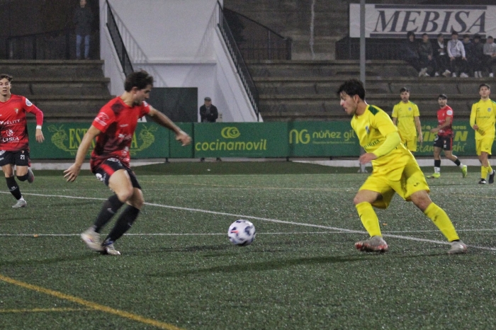 Reparto de puntos en el primer derbi del sur de C&oacute;rdoba en Divisi&oacute;n de Honor