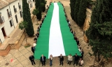 El PP despliega una gran bandera de Andaluc&iacute;a en Antequera en la v&iacute;spera de otro 4D