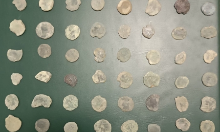 Interceptado un individuo en La Rambla con 73 monedas y piezas arqueológicas del siglo IV