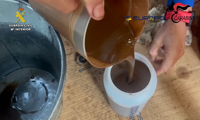 Cinco detenidos en Priego de C&oacute;rdoba y Montilla en una operaci&oacute;n internacional contra la venta de aceite adulterado
