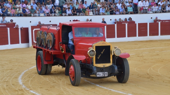 La Primavera Taurina de Antequera rendir&aacute; homenaje al hist&oacute;rico cami&oacute;n de riego de la ciudad
