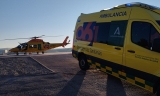 Ambulancia y helic&oacute;ptero del 061.