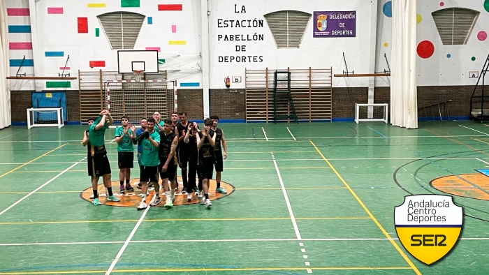 CB Uni&oacute;n se lleva el primer duelo por el trono