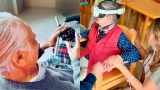 Una experiencia inmersiva conecta a los mayores de la residencia San Carlos de Archidona con sus recuerdos: "Ha sido muy emocionante"