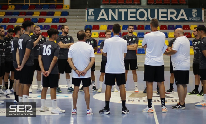 El BM Los D&oacute;lmenes arranca la pretemporada con un bloque consolidado y tres caras nuevas