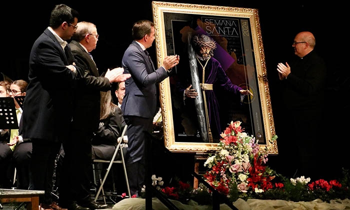 Descubrimiento del cartel de la Semana Santa de Lucena 2024.