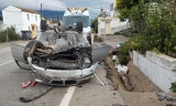 Veh&iacute;culo volcado en Zambra.