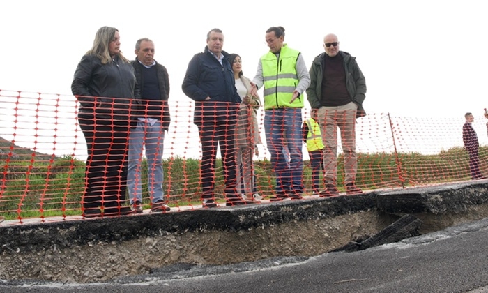 El presidente de la Diputaci&oacute;n anuncia en la Sierra Sur inversiones para carreteras afectadas por los temporales y un plan de obras