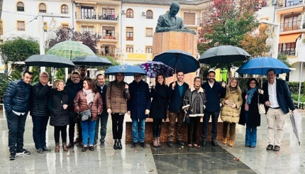 El PSOE conmemora el aniversario del Pacto de Antequera con una ofrenda floral a Fernández Viagas