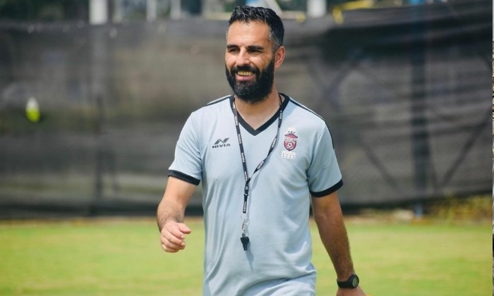 El entrenador estepeño Antonio Rueda “muy contento” en el fútbol del este