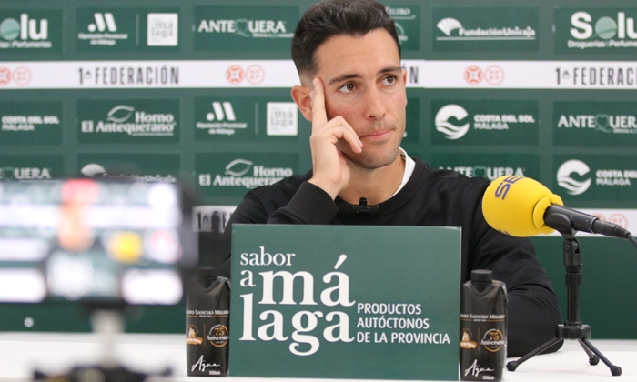 Javi Medina: "Loren me dijo que no tiene ninguna intenci&oacute;n de salir del Antequera"