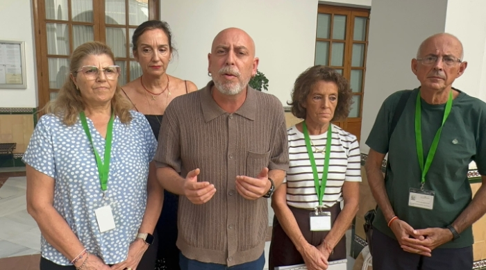 Las 91 familias de La Alcarrachela reclaman la intervenci&oacute;n p&uacute;blica de sus viviendas