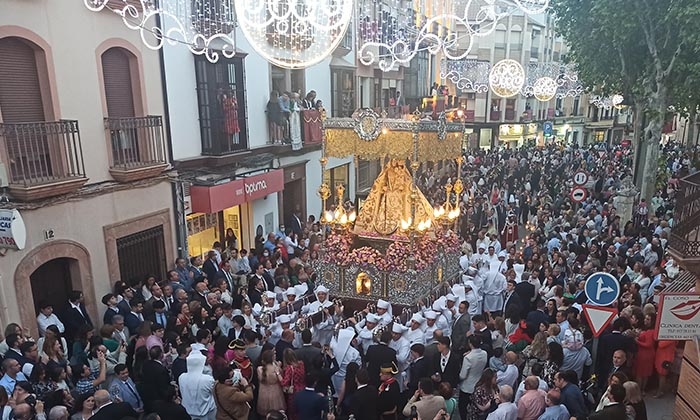 Procesión de la Virgen de Araceli de Lucena en su Día.