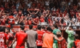Jugadores del Salerm Puente Genil frente a su grada