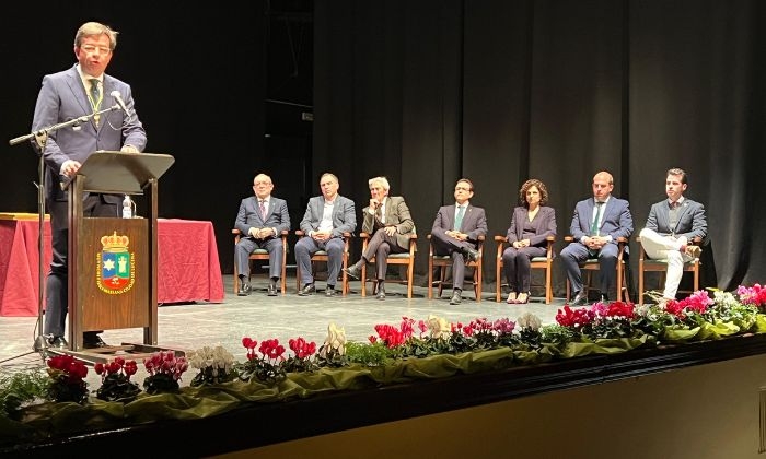 El Ayuntamiento de Lucena entrega las Banderas de Andaluc&iacute;a a siete entidades de la ciudad