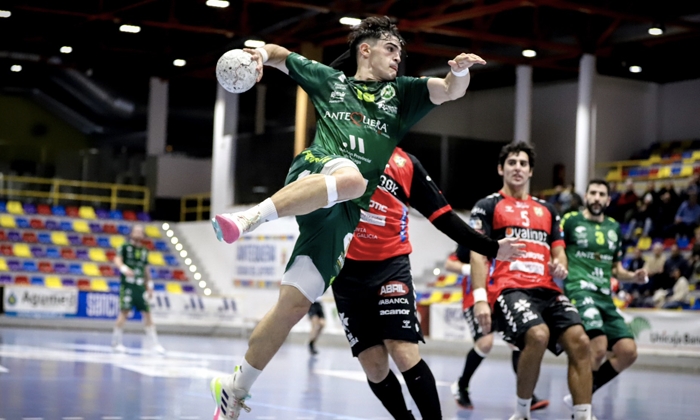 Edu Escobedo, a demostrar con los Hispanos Junior