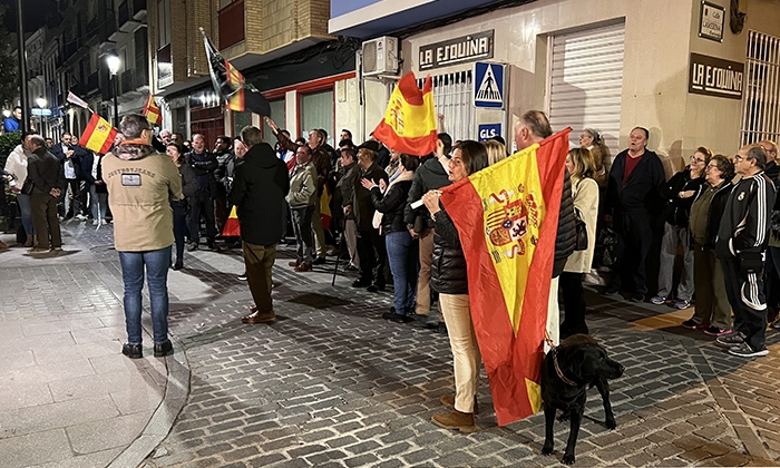 Manifestación a las puertas de la sede del PSOE.