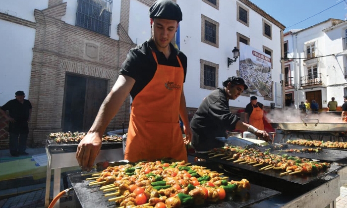 Miles de personas se dan cita este fin de semana en la Feria del Pavo de Ca&ntilde;ete la Real