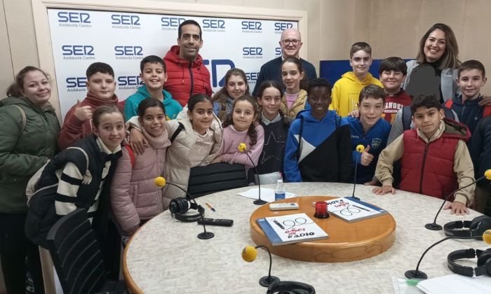 Alumnos del Ceip Ntra. Sra. de los Dolores de Herrera visitan la radio y se convierten en periodistas por unas horas