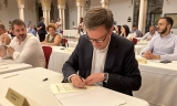 El alcalde, Aurelio Fern&aacute;ndez, suscribe el convenio en el Palacio de la Merced.