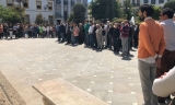 Minuto de silencio por el menor fallecido, a la puertas del ayuntamiento de Priego de Córdoba.