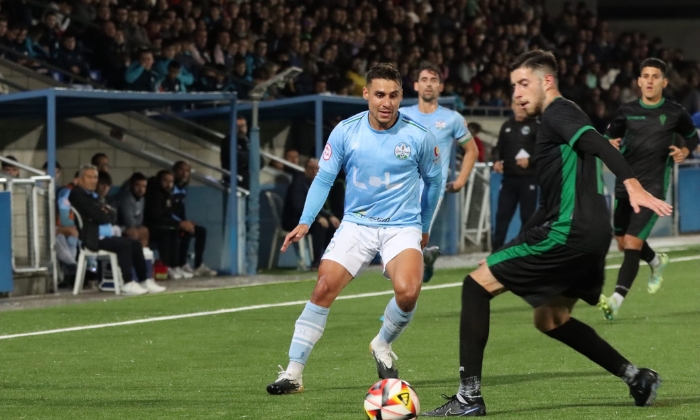 El Ciudad de Lucena pierde en el derbi y cae en casa por primera vez esta temporada