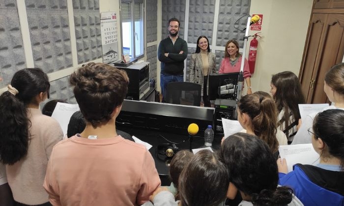 Los alumnos del IES Miguel de Cervantes de Lucena despliegan sus conocimientos en oratoria en Hoy Por Hoy