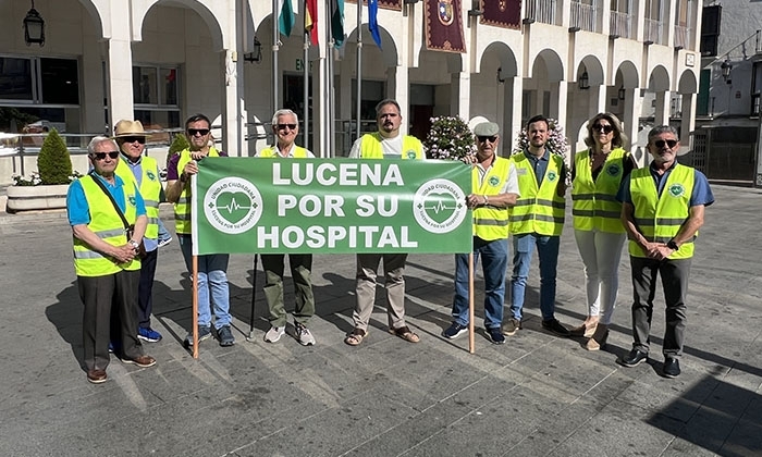 Acci&oacute;n p&uacute;blica de los representantes de la Mesa de Unidad Ciudadana Lucena por su Hospital.